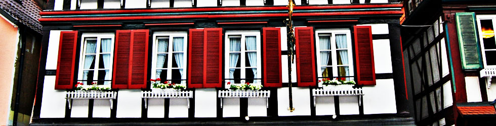 Zierfensterläden, ohne Beschläge, mit optionaler Befestigungsbohrung